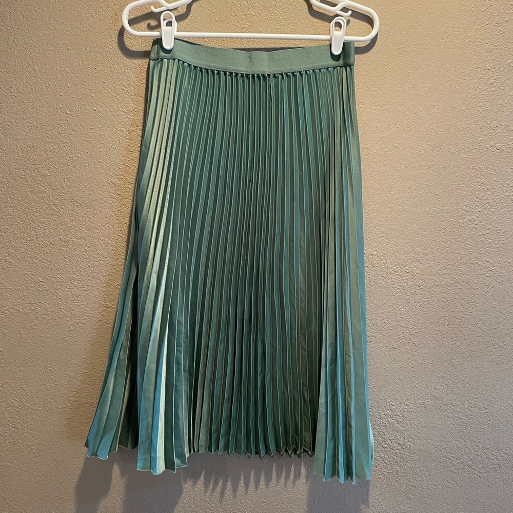 Midi pleated skirt